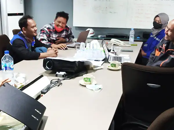 team work sandblasting painting 2